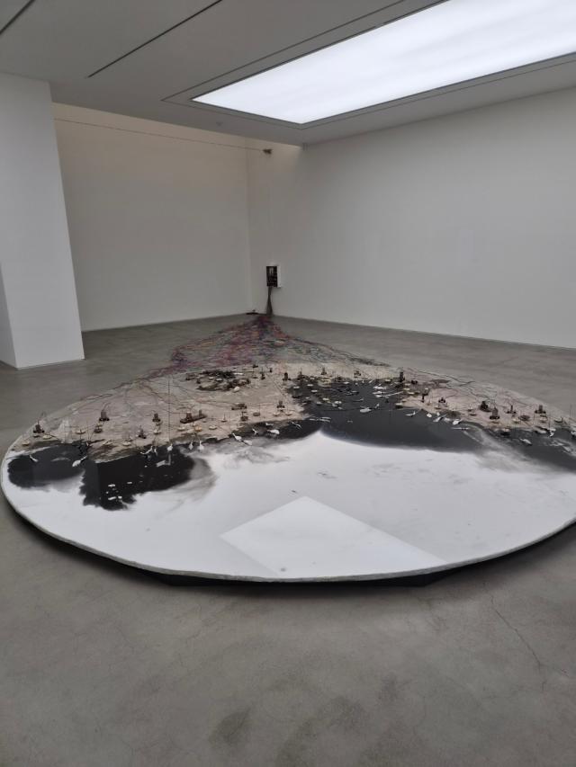 Exhibition view of Han Jin-soo's solo show 'A Pregnant Pause,' featuring the work 'White Pond.'