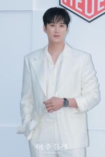 [포토] 포즈 취하는 안보현 (태그호이어 포토콜)