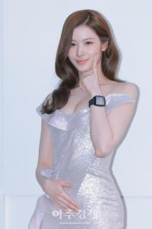 [포토] 포즈 취하는 사나 (태그호이어 포토콜)