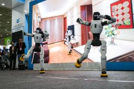 Dancing robots dazzle at COEX in Seoul