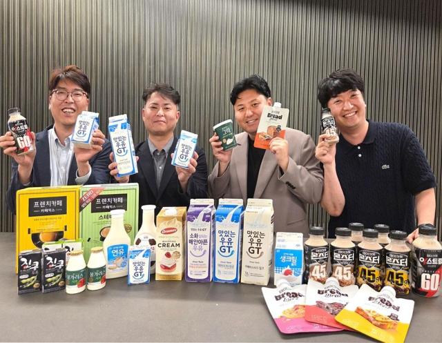 Namyang Dairy Food Service division staff interview scene, from left: Kim Deok-yong, Sales Team 1 Manager, Yoon Joo-won, Planning Team Leader, Kim Dong-hee, Division Head, Lee Soo-hwan, Sales Team 2 Manager