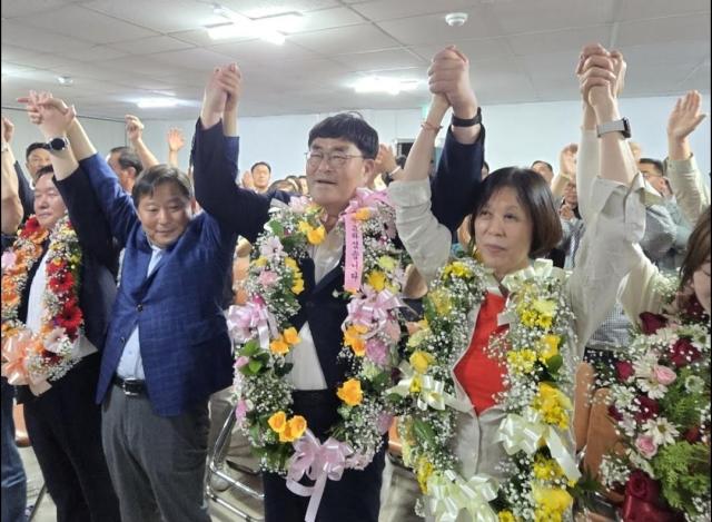 박상수 삼척시장 재선 당선인가운데 사진이동원 기자
