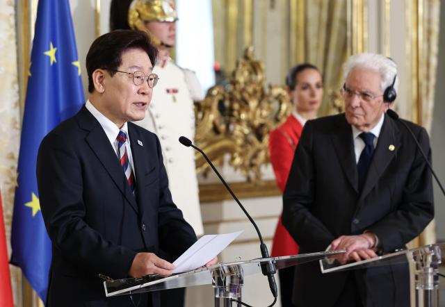 Italy honors Lee with highest state decoration