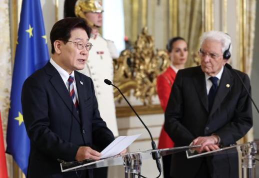 Italy honors Lee with highest state decoration