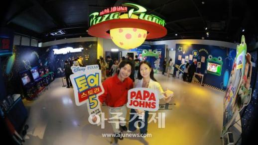 [포토] 파파존스, 성수동에 토이스토리 5 테마 파파존스 피자 플래닛 팝업스토어 오픈