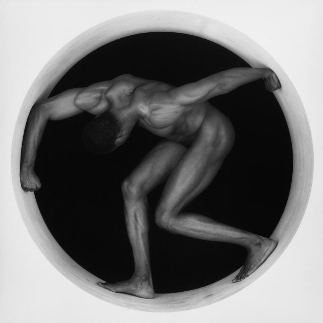 로버트 메이플소프1946–1989 Thomas 1987 Silver gelatin 1372 x 1372 cm 54 x 54 in © Robert Mapplethorpe Foundation Used by permission 이미지 제공국제갤러리