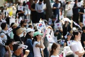 Lees approval rating falls below 60% as controversy over local elections deepens