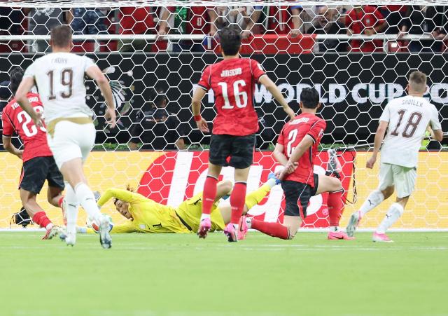 South Korea goalkeeper Kim Seung-gyu saves a shot during a Group A match against Czechia at Guadalajara Stadium in Zapopan Mexico on June 11 2026 local time Yonhap