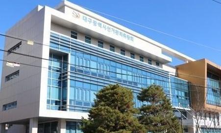 투표 용지 부족 사태에도 선관위 직원 청사서 골프 연습…누리꾼 공분