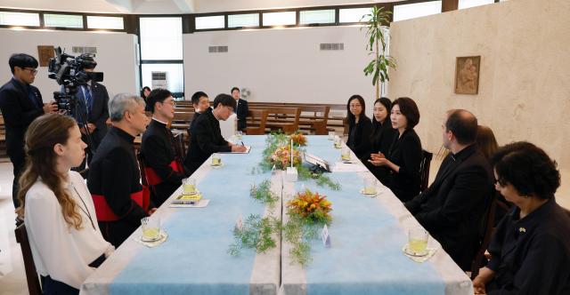 Kim Hye-kyung speaks at a meeting in Rome related to the 2027 Seoul World Youth Conference during her state visit with President Lee Jae-myung. Photo: Yonhap News