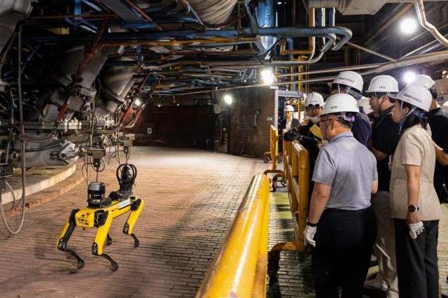 Boston Dynamics' Spot robot inspecting a tuyere at POSCO's Pohang Steelworks