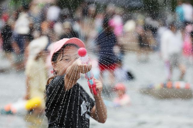 South Korea faces scorching early summer heat amid alerts for sudden showers