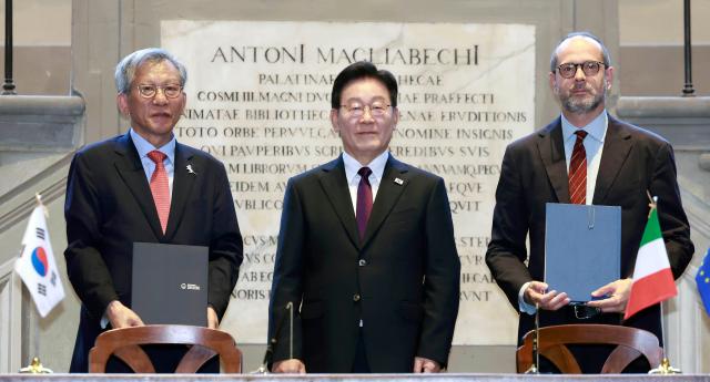 President Lee Jae-myung, on a state visit to Italy, attends a ceremony for the MOU on museum program and service cooperation at the Uffizi Gallery in Florence on June 13, 2026.