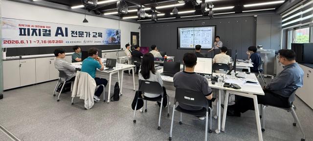 포항상공회의소가 운영하는 피지컬 AI 전문가 과정 교육 장면 사진포항상공회의소