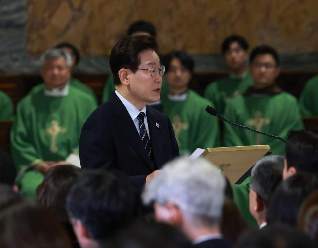 President Lee Jae-myung delivers a commemorative speech during a special mass for peace and solidarity at St. Paul Outside the Walls in Rome, Italy on June 14.