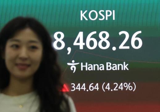 KOSPI Surges Over 4% on U.S.-Iran Peace Agreement, Eyes 9,000 Points