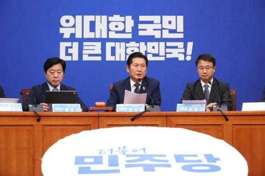 Ruling Party Criticizes Election Commission Amid Golf Controversy