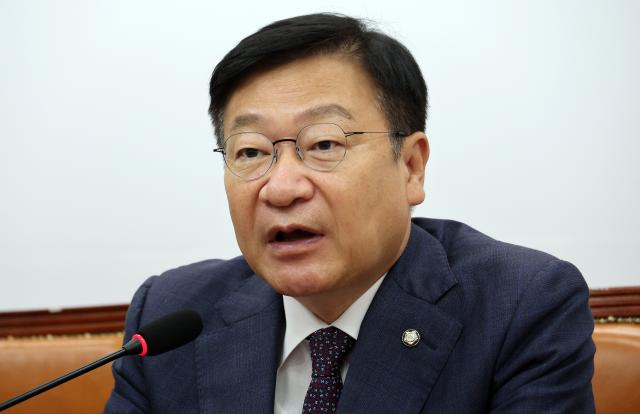 Jung Jeom-sik, floor leader of the People Power Party, speaks at a Supreme Council meeting at the National Assembly on June 15. Photo: Yonhap News