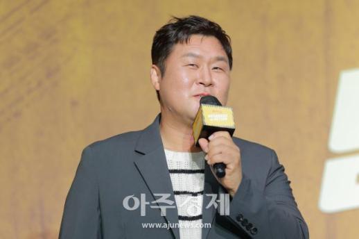 [포토] 인사말 하는 윤경호