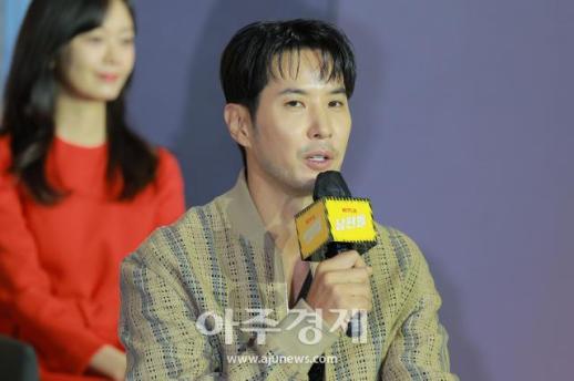 [포토] 인사말 하는 김지석