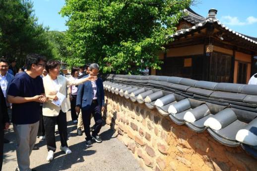 Minister Song Mi-ryeong Highlights Urgency of Revitalizing Abandoned Homes