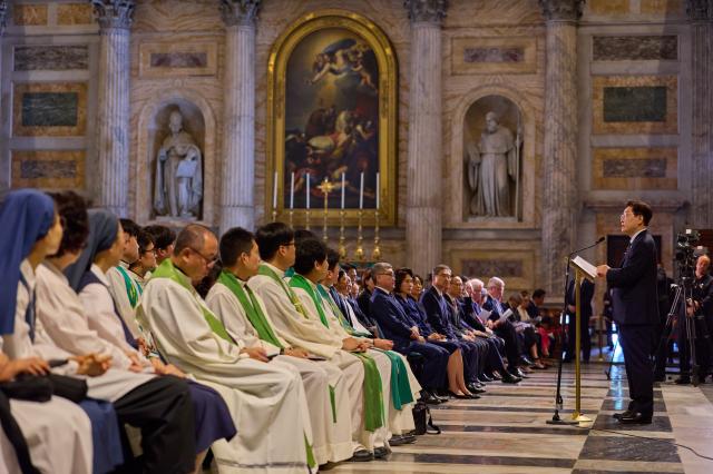 President Lee Jae-myung delivers a commemorative speech at a special mass for peace and solidarity at St. Paul Outside the Walls in Rome on June 14, local time.