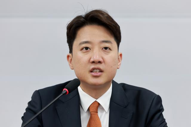 Lee Jun-seok, leader of the Reform Party, speaks during a Supreme Council meeting at the National Assembly on June 15.