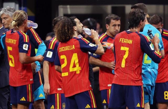 Spanish players take a hydration break during a World Cup match in Atlanta, Georgia, USA, on June 15.