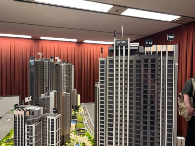 Model of DL E&C's Acro Mokdong Regency [Photo: Lee Eun-byeol]