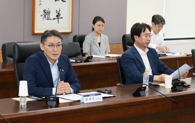 권대영 금융위원회 부위원장이 16일 개인신용정보 동의제도 개편 법률자문단 회의에서 바람직한 신용정보 동의제도 개편 방향에 대해 논의했다 사진금융위원회