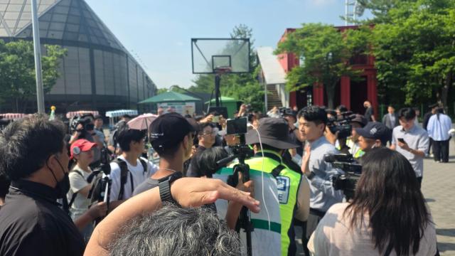 Members of Korea Sport  Olympic Committee clash with election protesters after a press conference at the Olympic Park on June 10 2026 PhotoiPark Chong-ho Aju Business Daily 