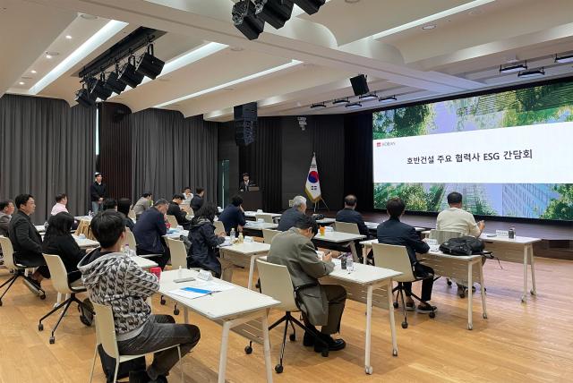 호반건설이 지난 3월 서울 서초구 본사 사옥에서 주요 협력사와 간담회를 진행했다 사진호반건설 제공