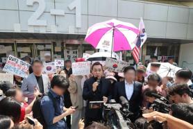 Jang Dong-hyuk Heads to Olympic Park Amid Standoff Between Police and Citizens