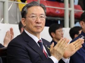 Justice Minister Jeong Seong-ho Addresses Illegal Acts During Jamsil Voting Protest
