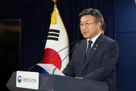 Yoon Ho-jung: Jamsil Protests Cannot Justify Private Checks or Occupations