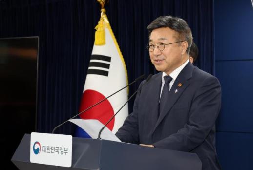 윤호중 행안장관 잠실 시위, 사적 검문·시설 점거 정당화 안돼