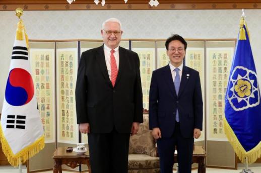 金총리, 존 햄리 CSIS 명예소장 접견…한미관계 의견 교환 
