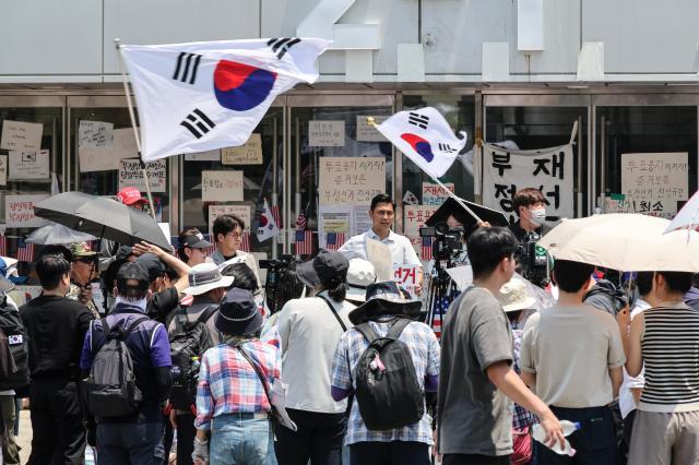 Occupation Jamsil turns into political battleground