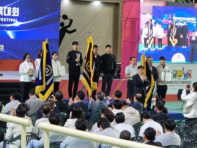 제61회 강원특별자치도민체육대회가 16일 동해체육관에서 폐회식을 진행하고 있다 사진이동원 기자