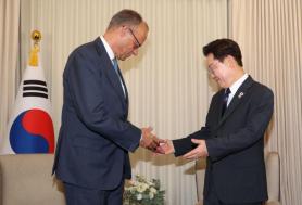 Yoon Seok-yeol and Friedrich Merz Discuss Bilateral Cooperation at G7 Summit