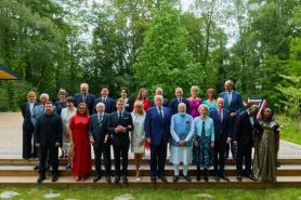 President Lee Attends G7 Official Dinner, Introduces Wife to Trump