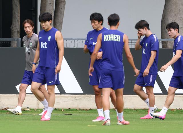 South Korea head coach Hong Myung-bo watches players train at Chivas Verde Valle in Zapopan near Guadalajara Mexico on June 15 ahead of South Korea’s second Group A match against Mexico at the 2026 FIFA World Cup Courtesy of Yonhap News Agency
