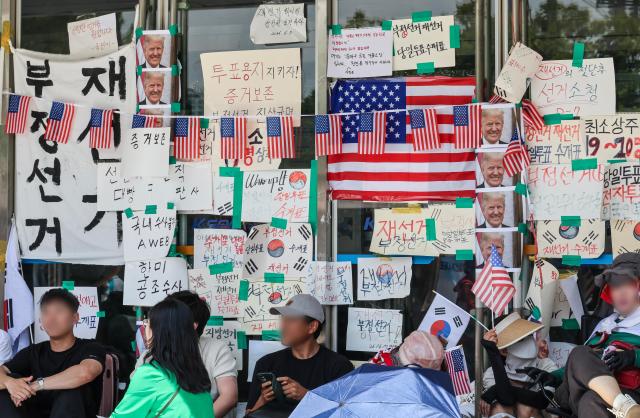 Protesters continue a blockade demonstration outside the Olympic Handball Gymnasium in Seouls Olympic Park on June 17 denouncing ballot shortages reported during South Koreas June 3 local elections AJP Yoo Na-hyun


