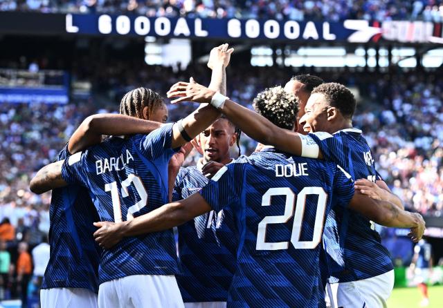 Frances Bradley Barcola celebrates with teammates after scoring during a Group I match against Senegal at New YorkNew Jersey Stadium in East Rutherford New Jersey on June 16 2026 ReutersYonhap