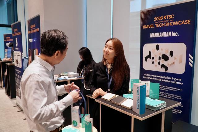 Jo Soo-hyun, head of the Singapore branch of Manmanhan Yeoja, speaks with a local attendee at their booth during a pre-event networking session.