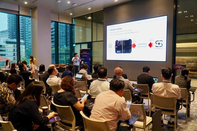 Kim Ho-young from Red Slippers conducts a pitch for participating companies.