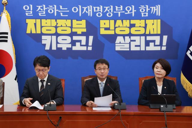 더불어민주당 한병도 원내대표가 18일 국회에서 열린 정책조정회의에 참석해 발언하고 있다사진연합뉴스