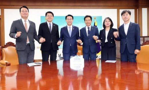 조 의장, 비교섭단체와 회동…참정권 침해 진상규명이 국회 의무