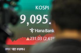 KOSPI closes above 9,000 for first time as chip rally sweeps Asia