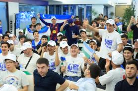 Uzbek residents in South Korea cheer national team during World Cup match